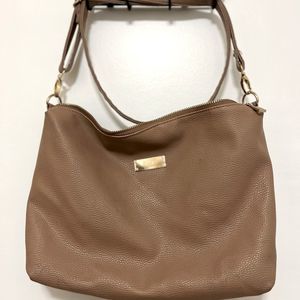 BCBG MAX EZRA TAN CROSSBODY PURSE/bag